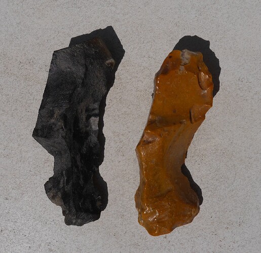 Raspeln_links_Kieselschiefer_rechts_Flint_Fundstelle_Meinen_Edewecht_Godensholter_Tief_Foto_und_Auswertung_Butmir_58_CC_BY-NC-SA_4.0_