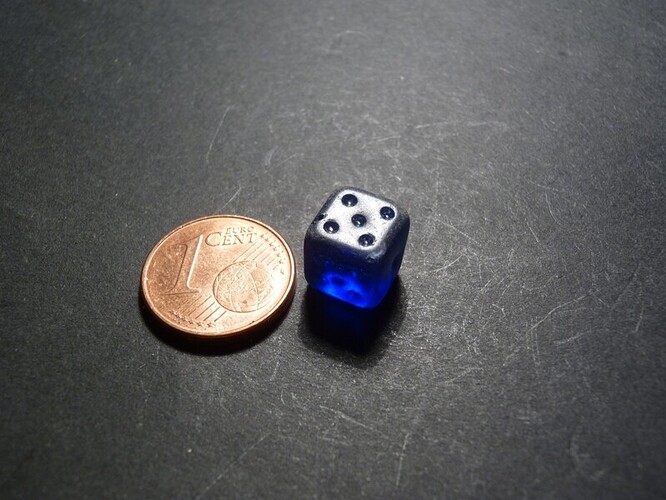 Blauer Würfel (5)